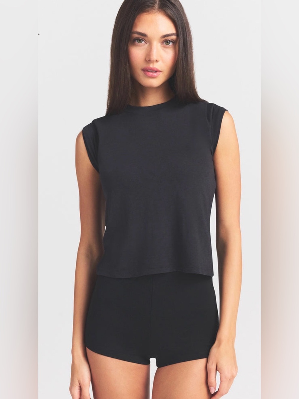 Skims the essential collection high waisted hot short size M NWT
